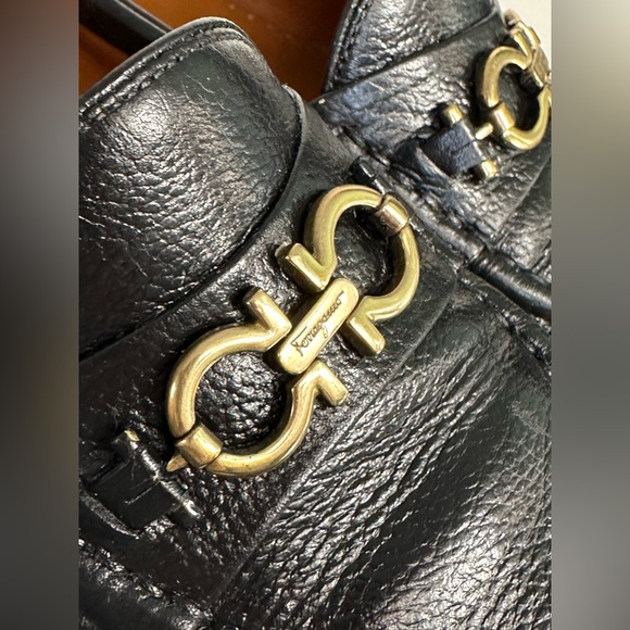 Salvatore Ferragamo gancini leather slip-ons women's 8.5B - Picture 4 of 4